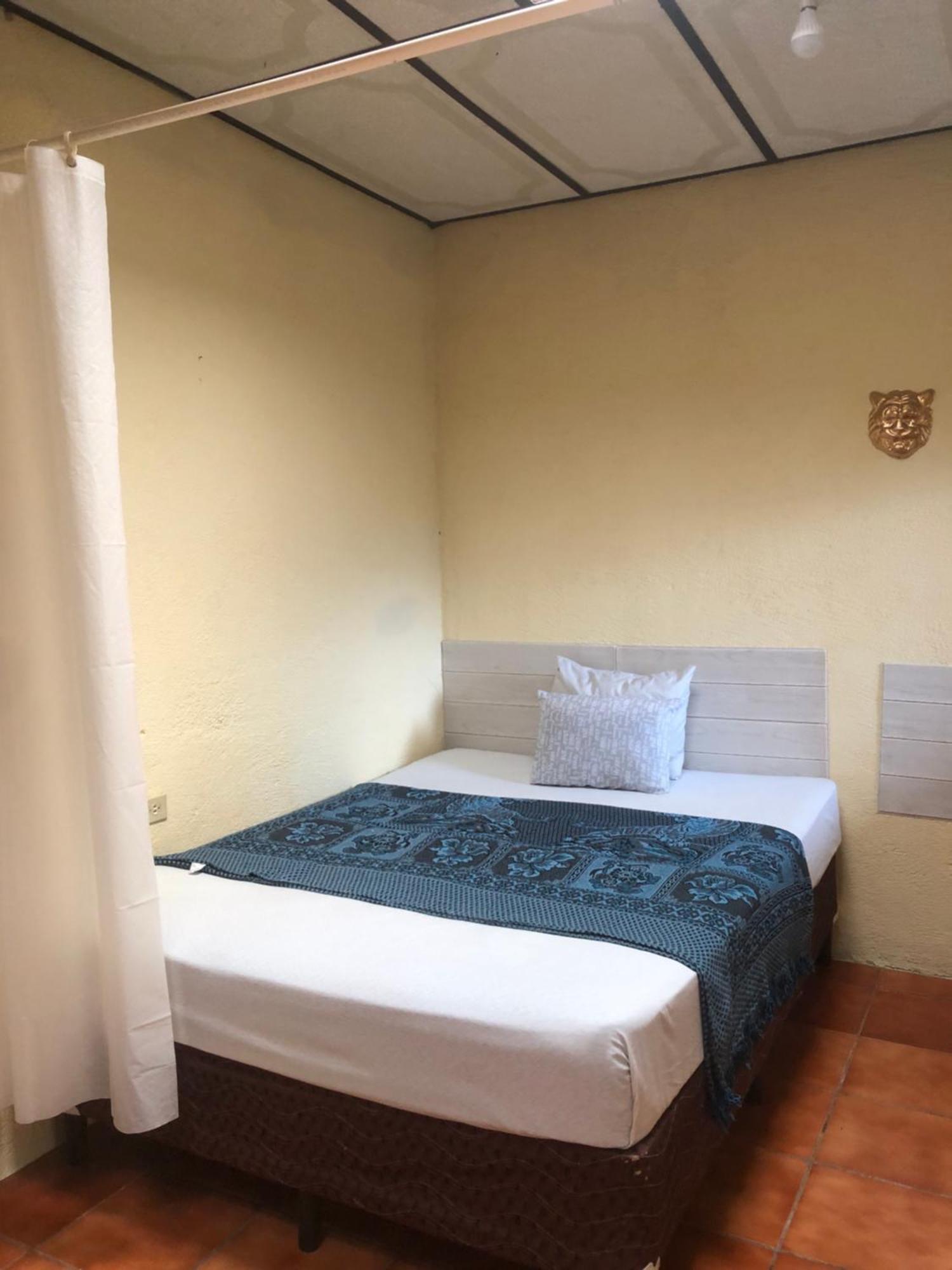 Hospedaje Basico El Jaguar Hotel Antigua Ngoại thất bức ảnh