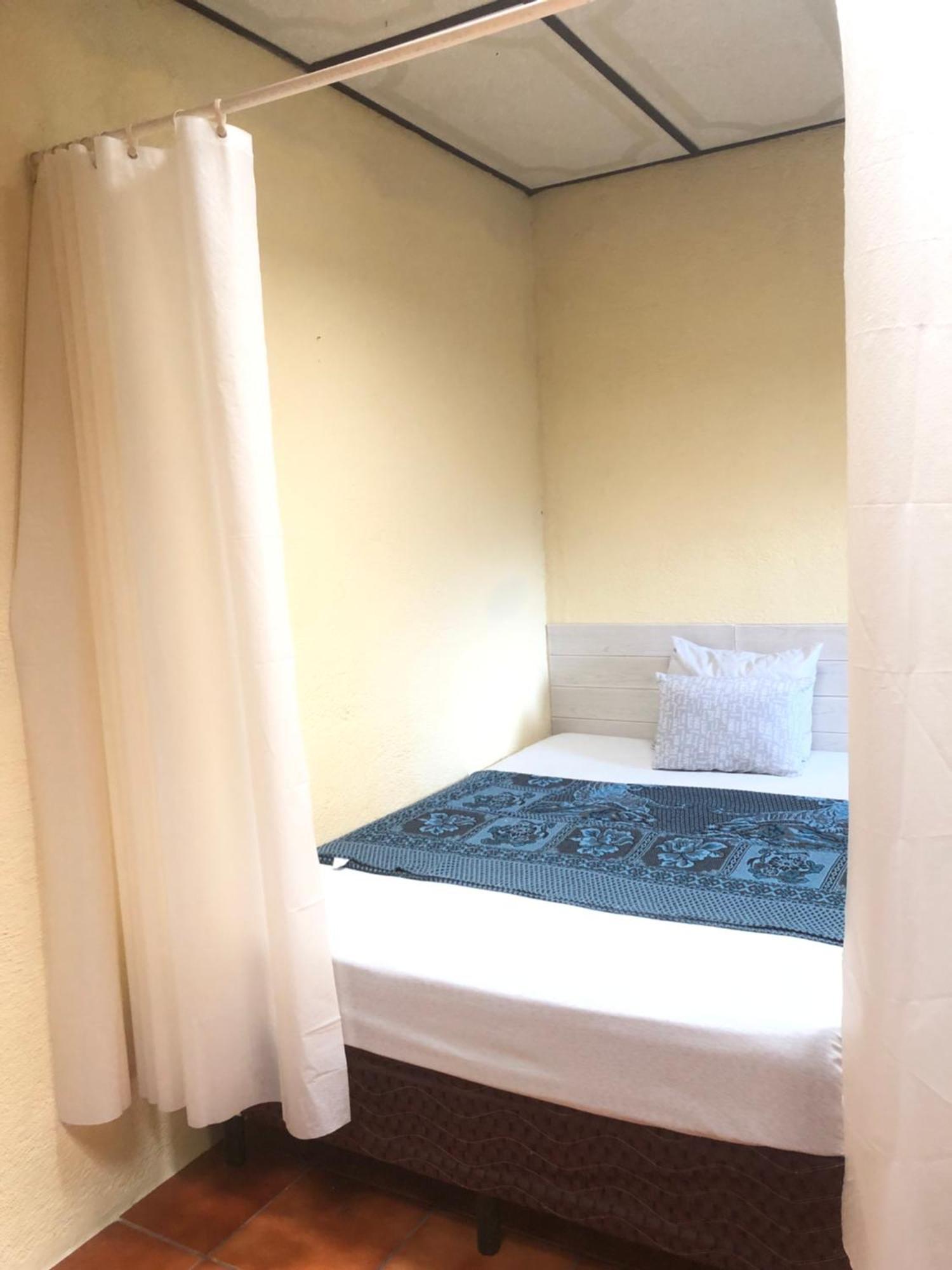 Hospedaje Basico El Jaguar Hotel Antigua Ngoại thất bức ảnh