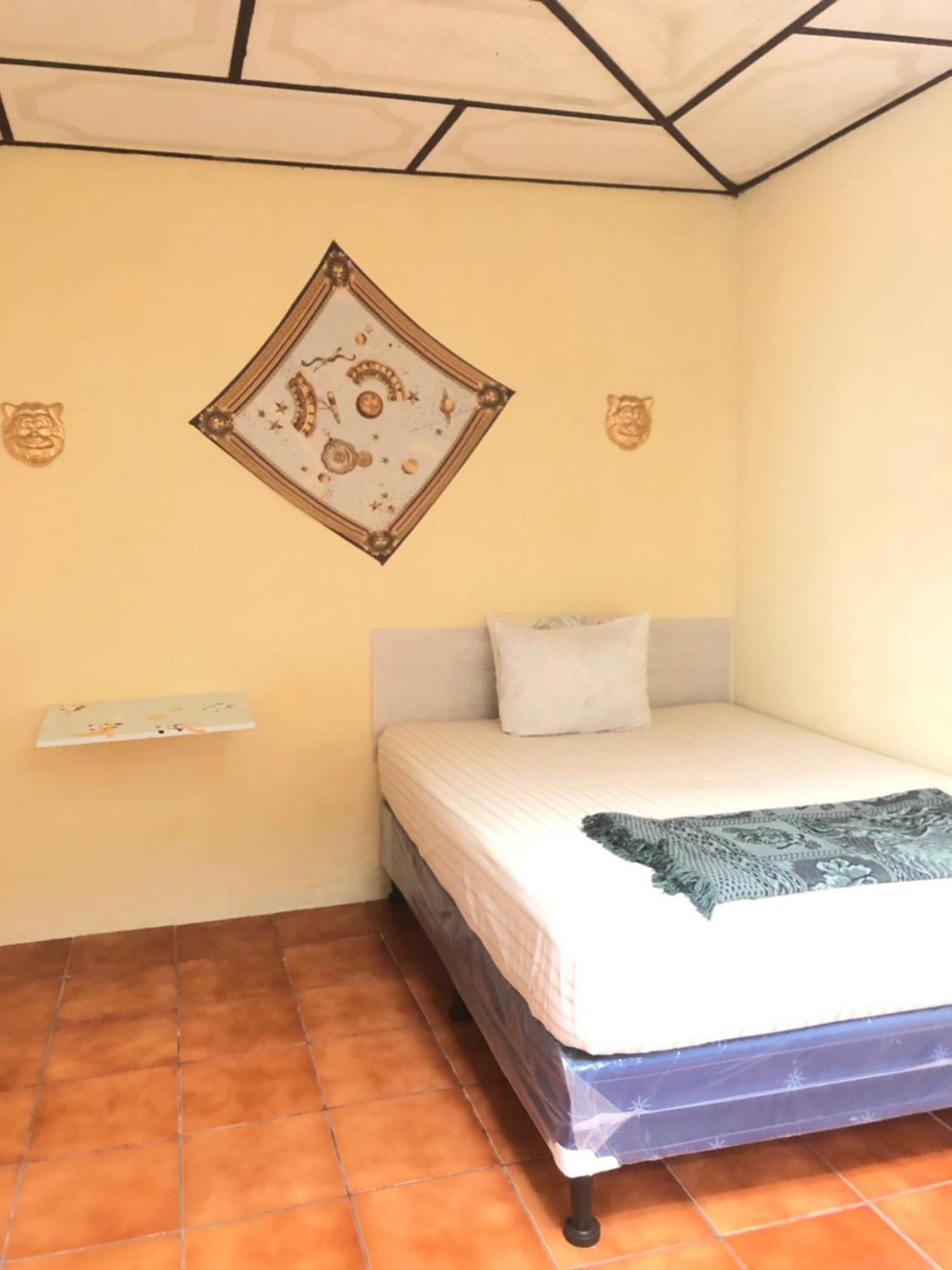 Hospedaje Basico El Jaguar Hotel Antigua Ngoại thất bức ảnh