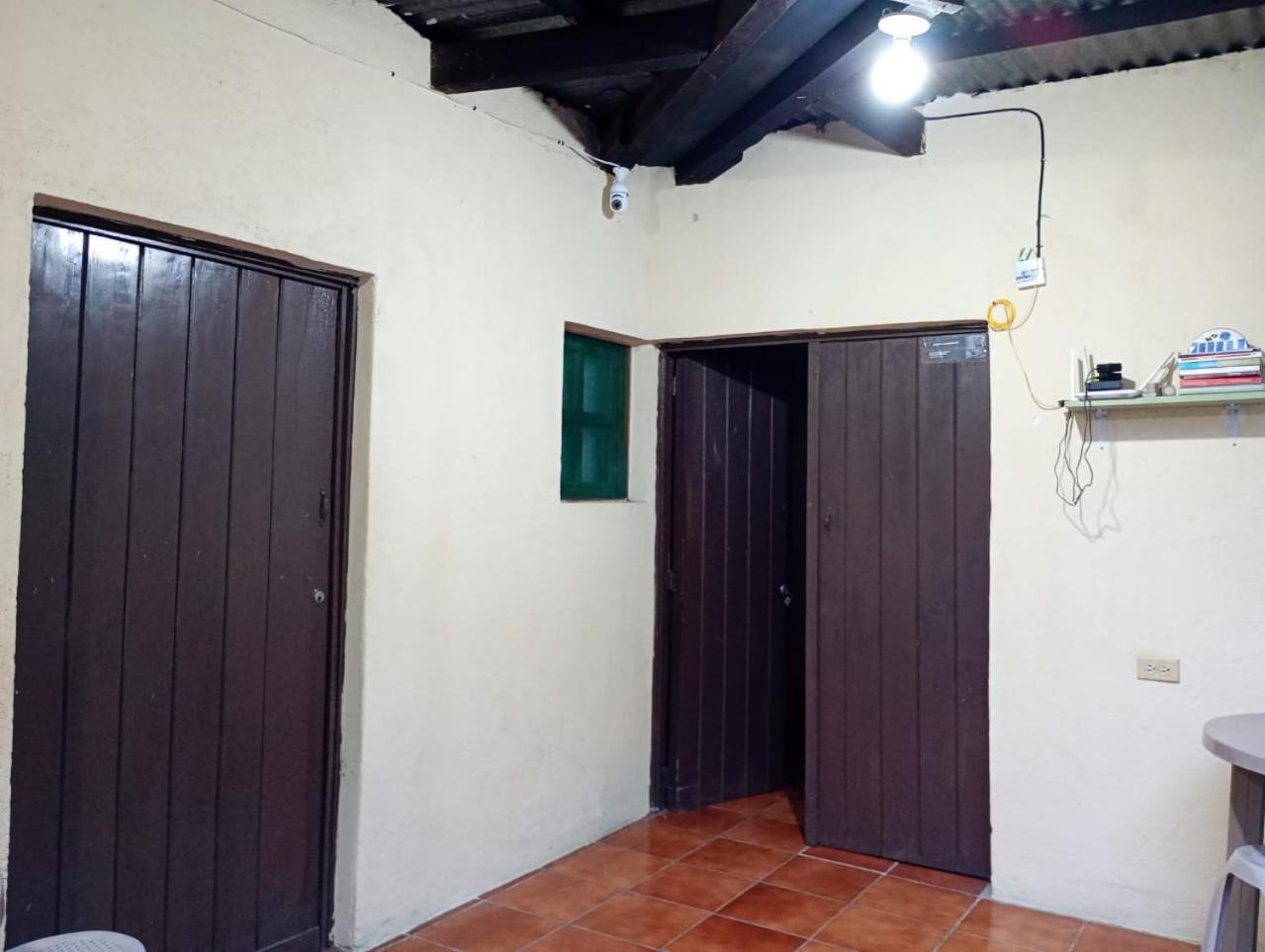 Hospedaje Basico El Jaguar Hotel Antigua Ngoại thất bức ảnh