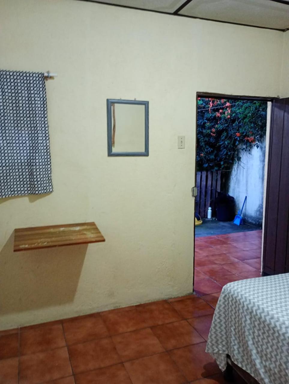 Hospedaje Basico El Jaguar Hotel Antigua Ngoại thất bức ảnh