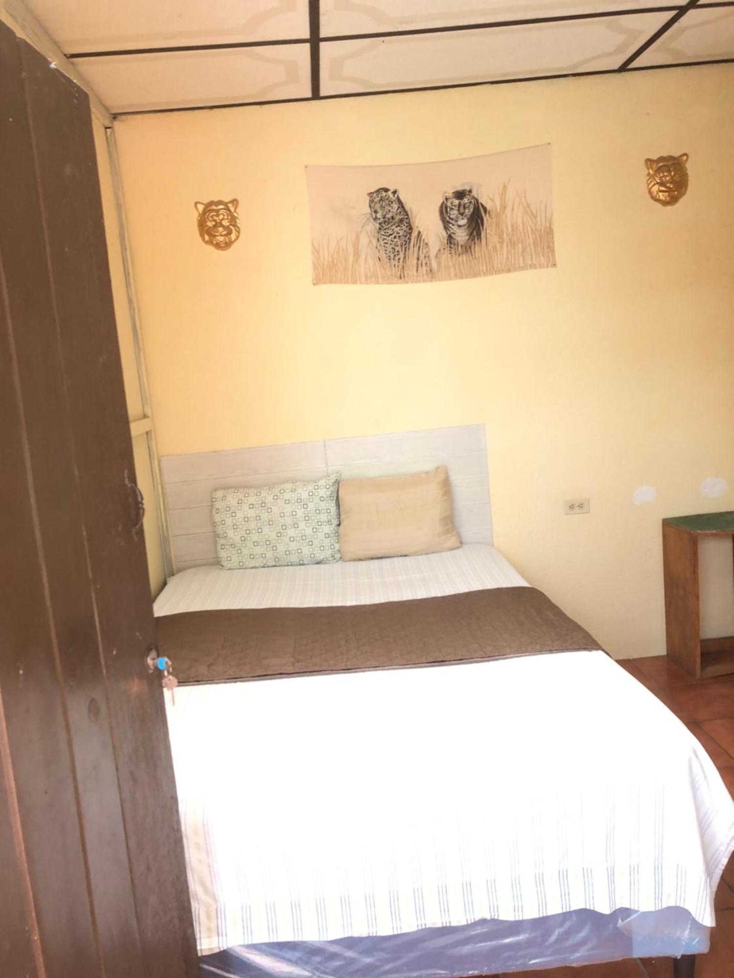 Hospedaje Basico El Jaguar Hotel Antigua Ngoại thất bức ảnh